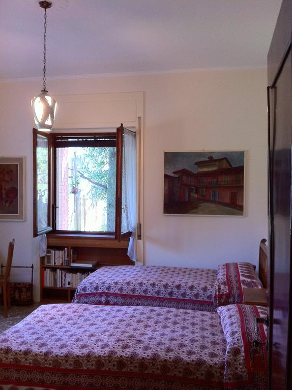 مبيت وإفطار Lomnago La Casa Creativa الغرفة الصورة